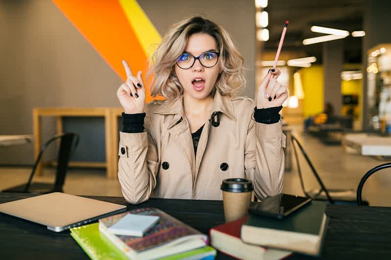 Unleashing Creativity in Corporate Learning: The Example of Image Generation